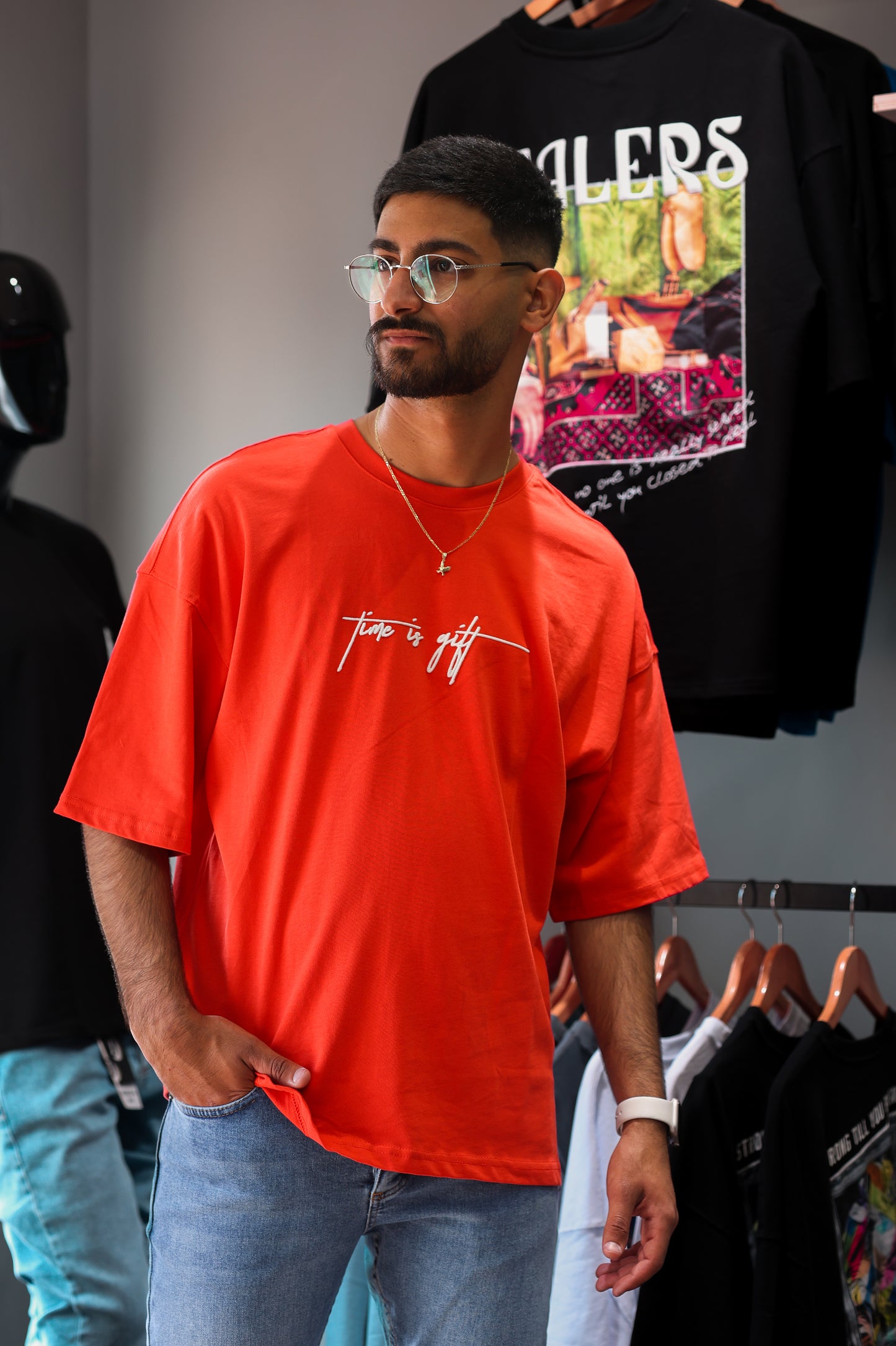 חולצת אוברסייז TIME US GIFT אדומה