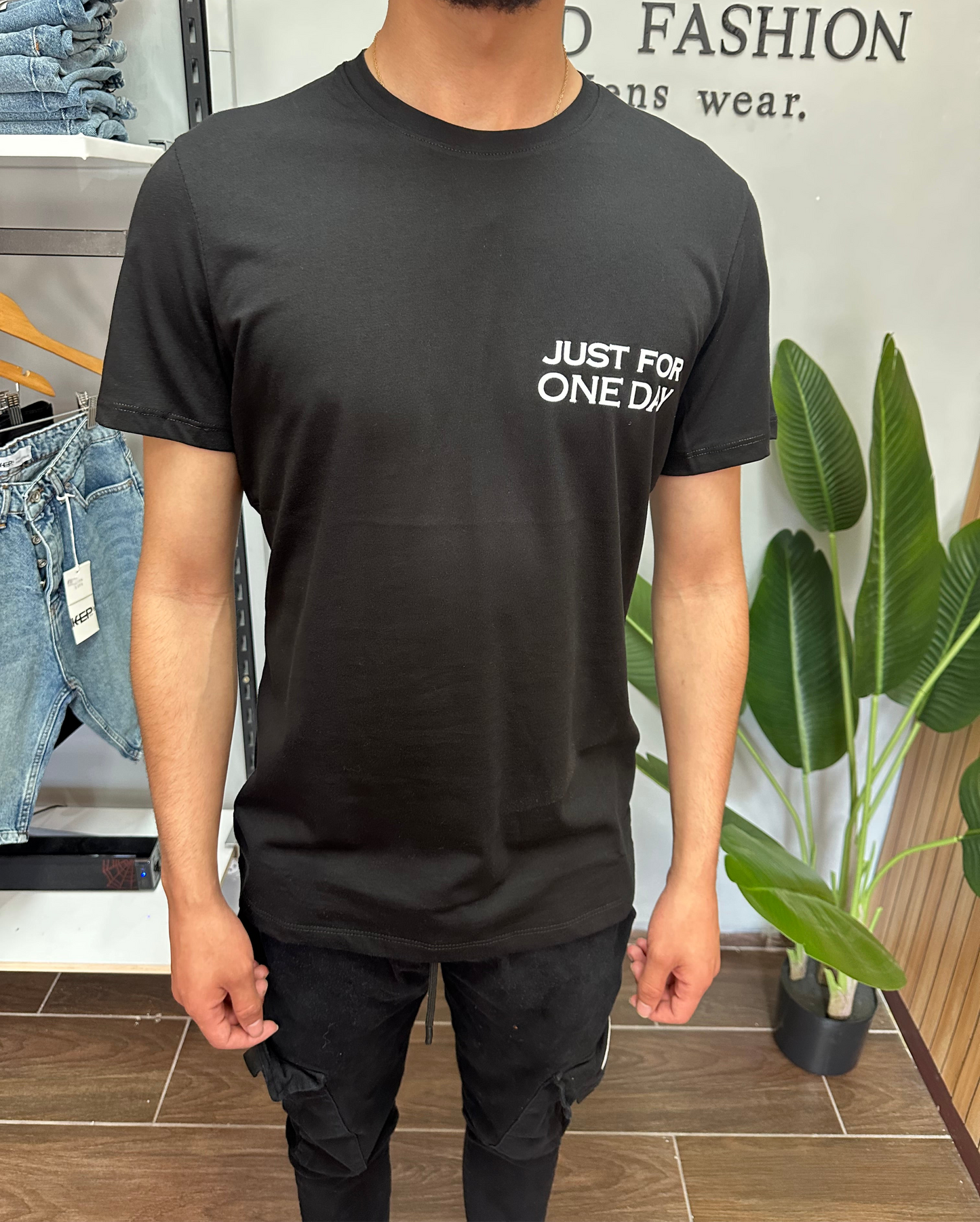 חולצת Heroes שחורה