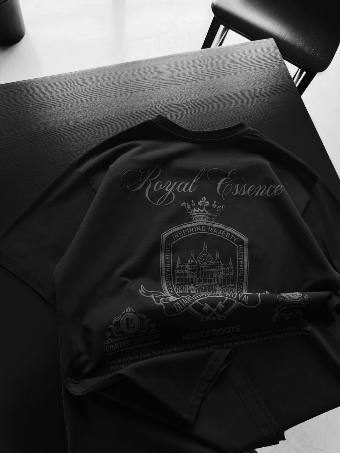 חולצה אוברסייז Royal שחורה